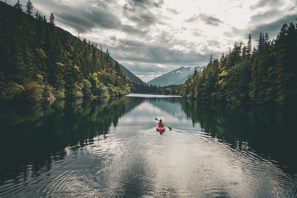 woman-kayaking-flow-river-calm-path-forward-huskimarketing.com